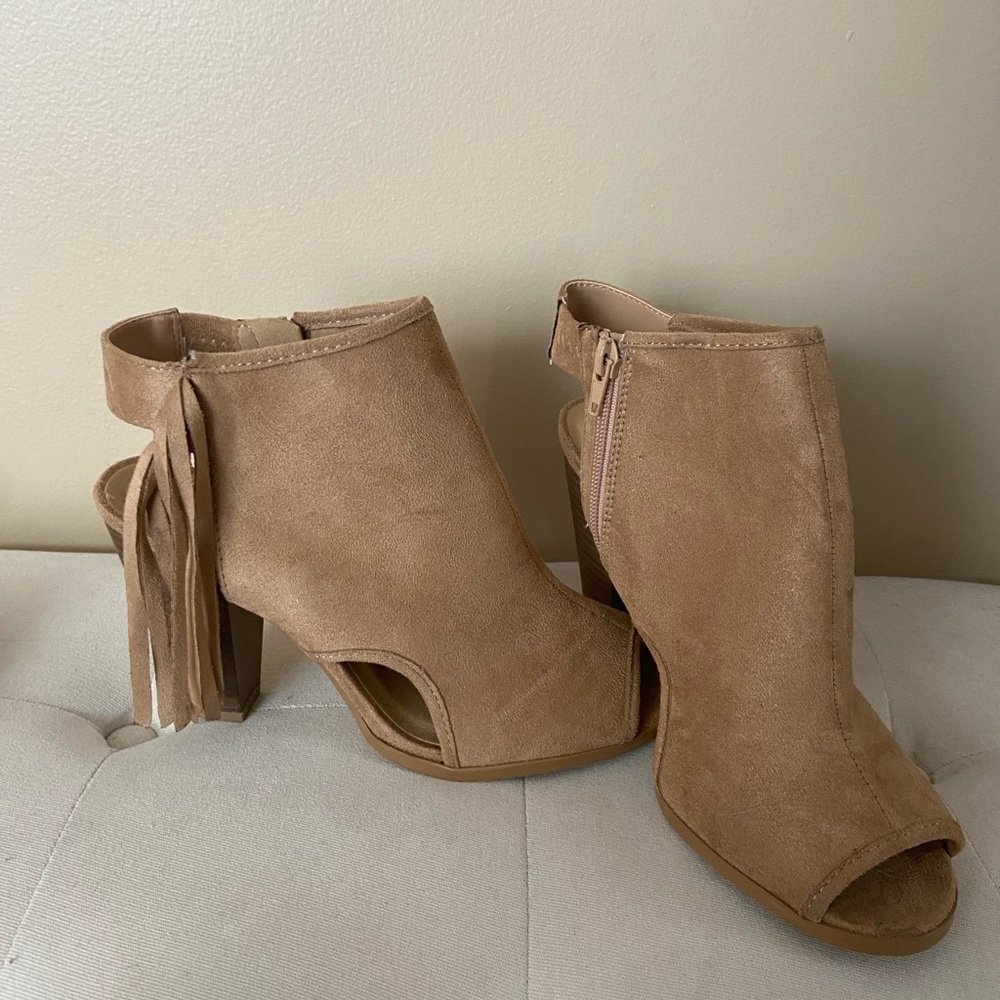 Size 7 women DOTS wedges